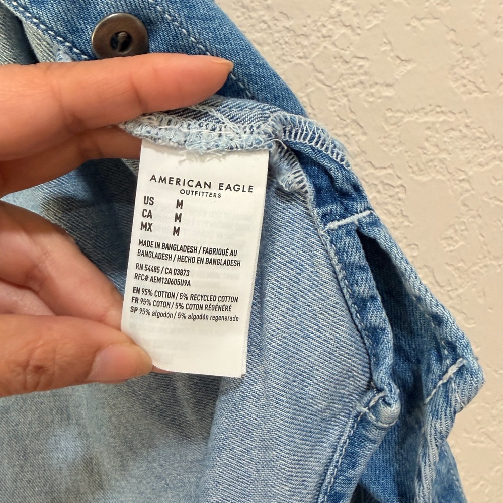 American Eagle Denim Sleeveless Button-Up Collared Top size medium - Picture 6 of 6